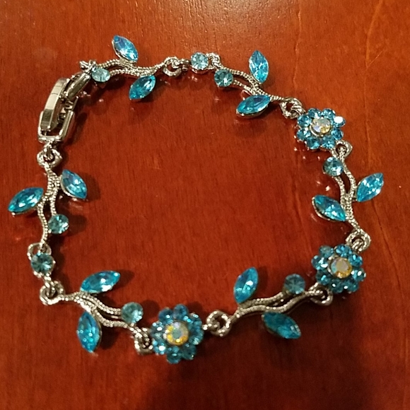 Crystal turquoise bracelet - Picture 1 of 3